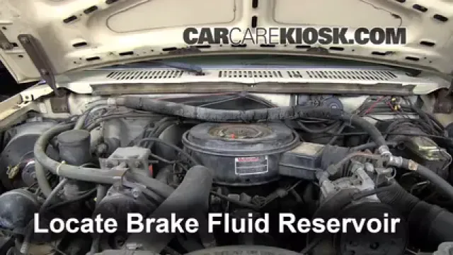 1984 Ford F-250 6.9L V8 Diesel Standard Cab Pickup Liquide de frein Contrôler le niveau de liquide de frein